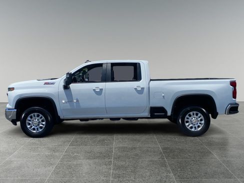 Used 2024 Chevrolet Silverado 2500 LT AWD/4WD image 2