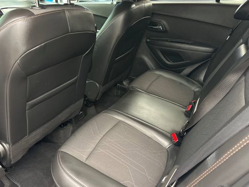 Used 2022 Chevrolet Trax LT w/ LT Convenience Package image 14