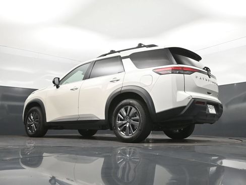 Used 2022 Nissan Pathfinder SV FWD image 40