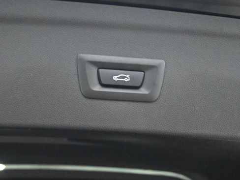 Used 2024 BMW iX xDrive50 w/ Premium Package AWD/4WD image 17