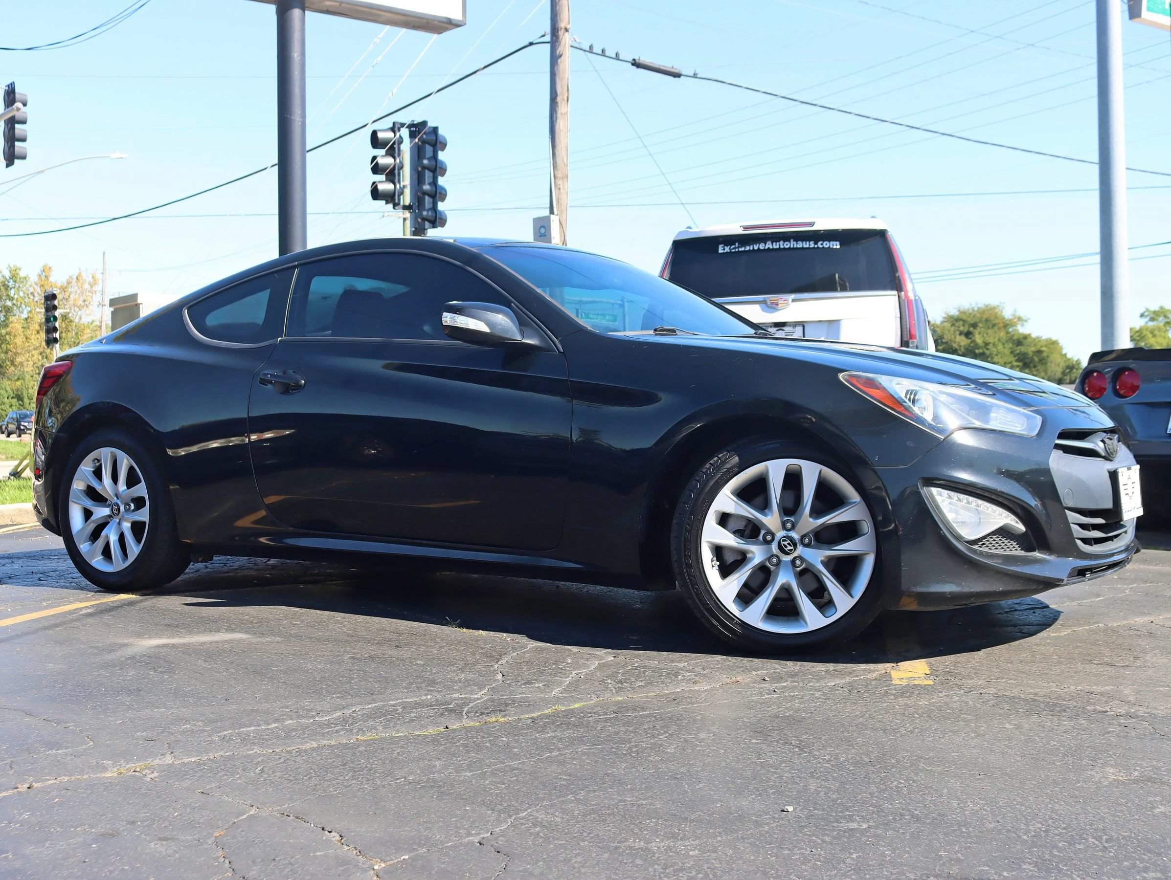Used 2014 Hyundai Genesis 3.8 RWD image 2