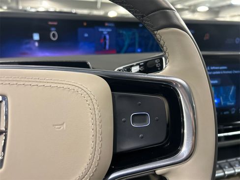 Used 2025 Lincoln Nautilus Reserve image 14