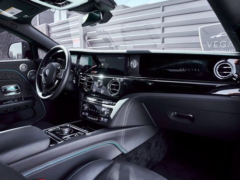 Used 2025 Rolls-Royce Spectre w/ Leather Finishing Pack image 37
