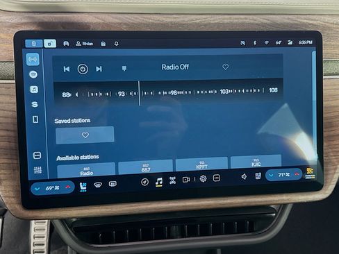 Used 2022 Rivian R1T Launch Edition image 17