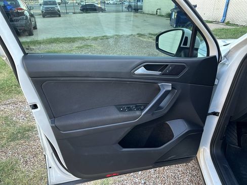 Used 2021 Volkswagen Tiguan S FWD image 17