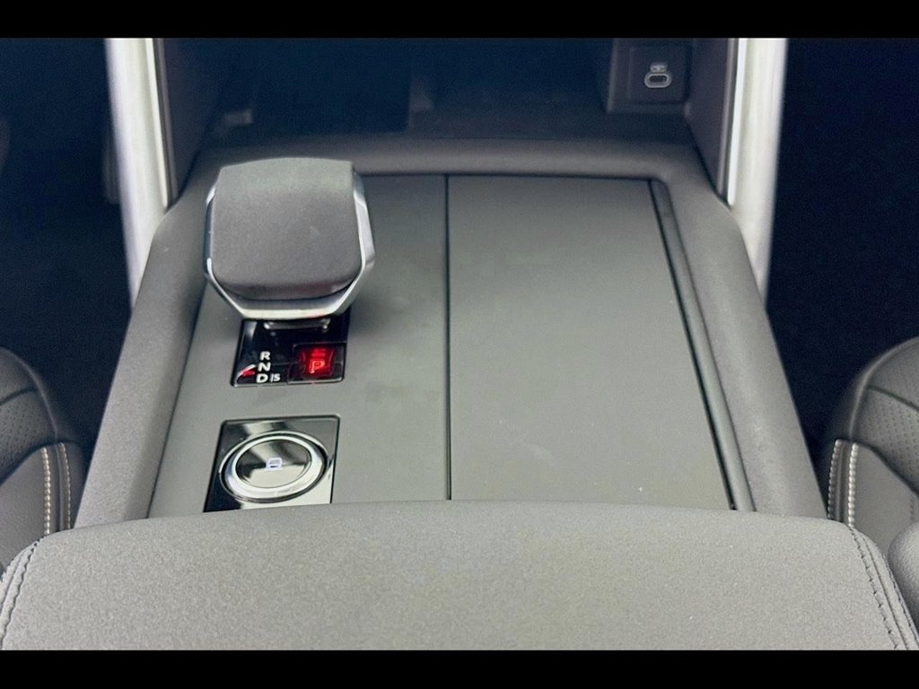 Used 2024 Land Rover Discovery S AWD/4WD image 12