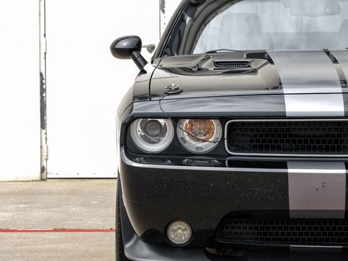Used 2012 Dodge Challenger SRT8 RWD image 29