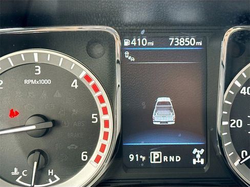 Used 2019 Nissan Titan SV w/ SV Convenience Package image 12