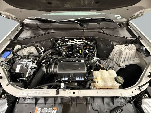 Used 2023 Ford Explorer XLT image 20