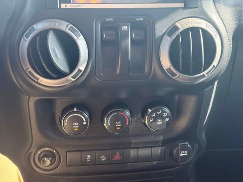 Used 2016 Jeep Wrangler Sport AWD/4WD image 11