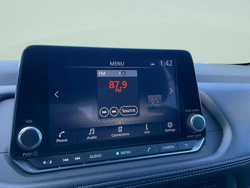 Used 2024 Nissan Rogue SV image 17