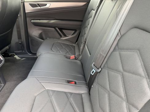 New 2026 Volkswagen Atlas Cross Sport SE image 14