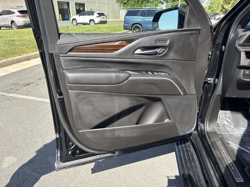 Used 2023 Cadillac Escalade Premium Luxury w/ Performance Package AWD/4WD image 29