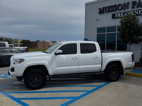 Used 2023 Toyota Tacoma SR5 w/ Technology Package image 3