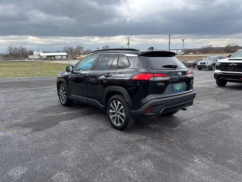 Used 2024 Toyota Corolla Cross XLE image 3