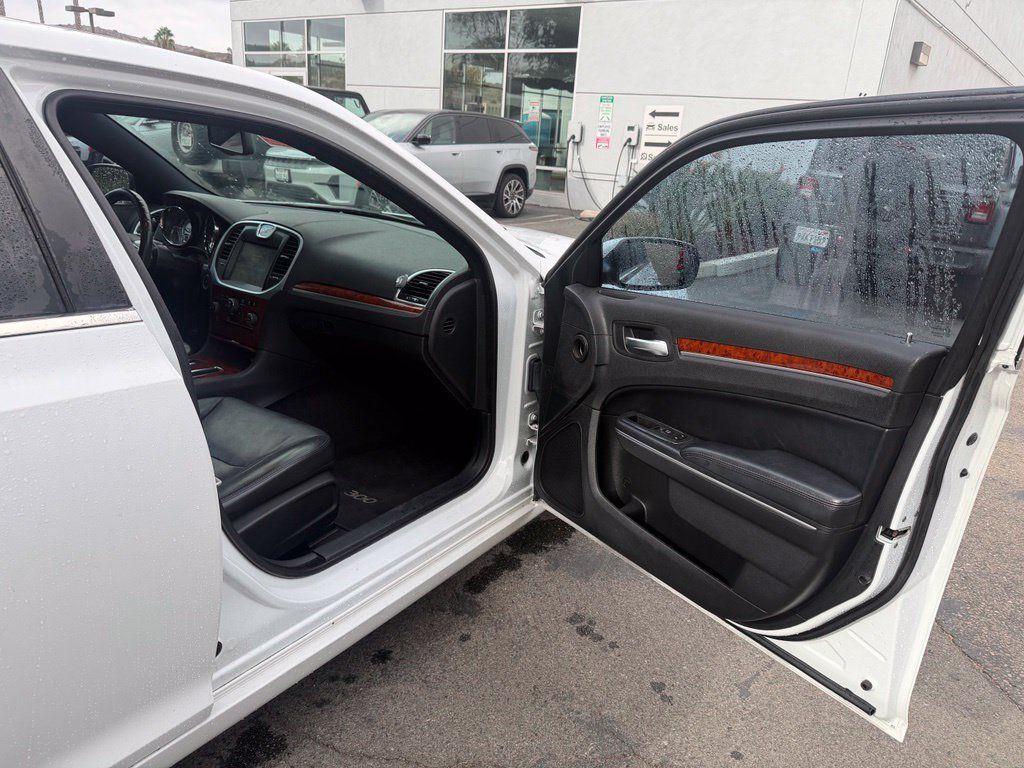 Used 2013 Chrysler 300 RWD image 20