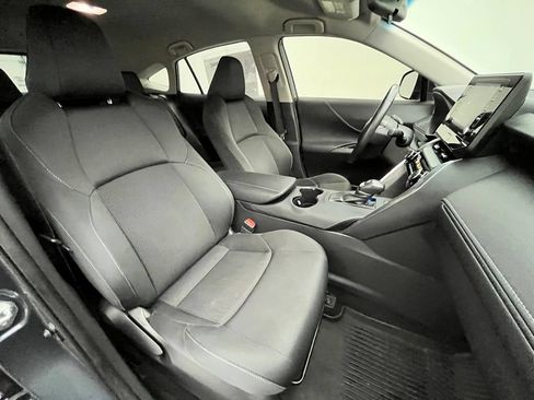Used 2022 Toyota Venza LE AWD/4WD image 34