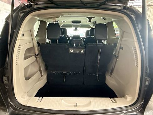 Used 2020 Chrysler Pacifica Touring-L FWD image 25