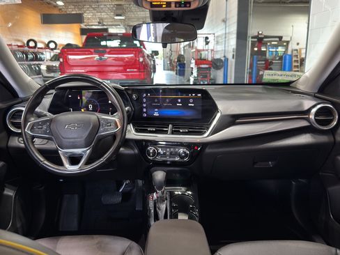 Used 2025 Chevrolet Trax ACTIV w/ Sunroof Package FWD image 12