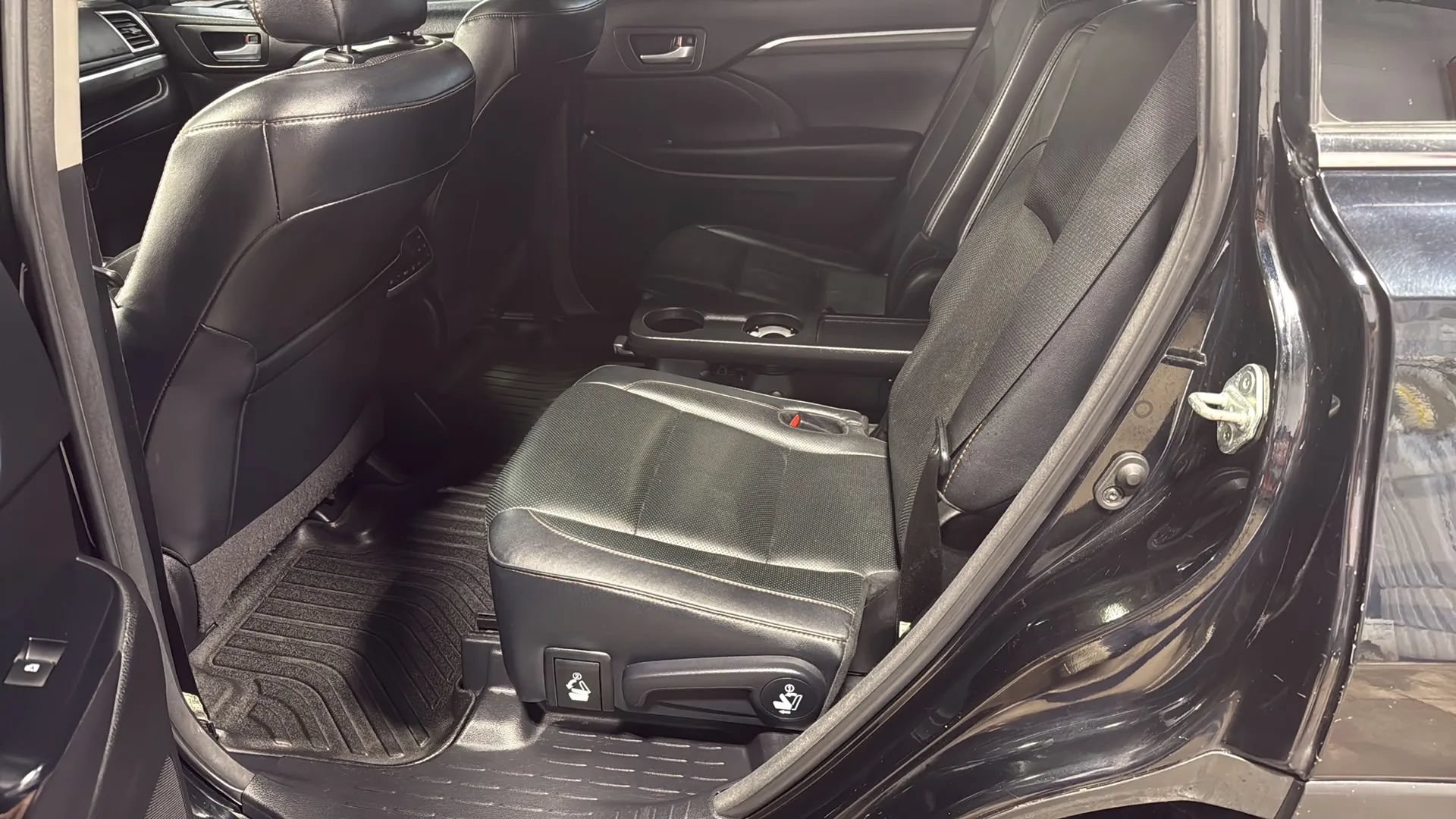 Used 2018 Toyota Highlander Limited Platinum AWD/4WD image 10