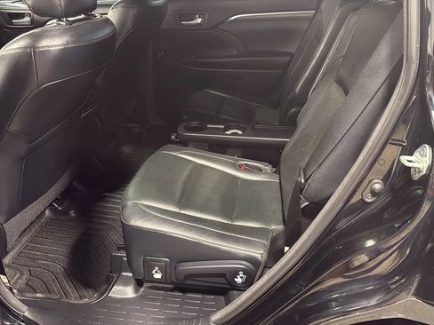 Used 2018 Toyota Highlander Limited Platinum AWD/4WD image 10