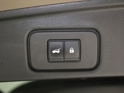 Used 2024 Nissan Pathfinder Platinum image 37