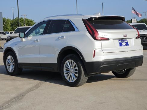 Used 2024 Cadillac XT4 Luxury w/ Cold Weather Package FWD image 6