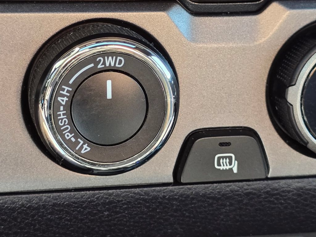 Used 2017 Toyota Tacoma TRD Off-Road AWD/4WD image 29