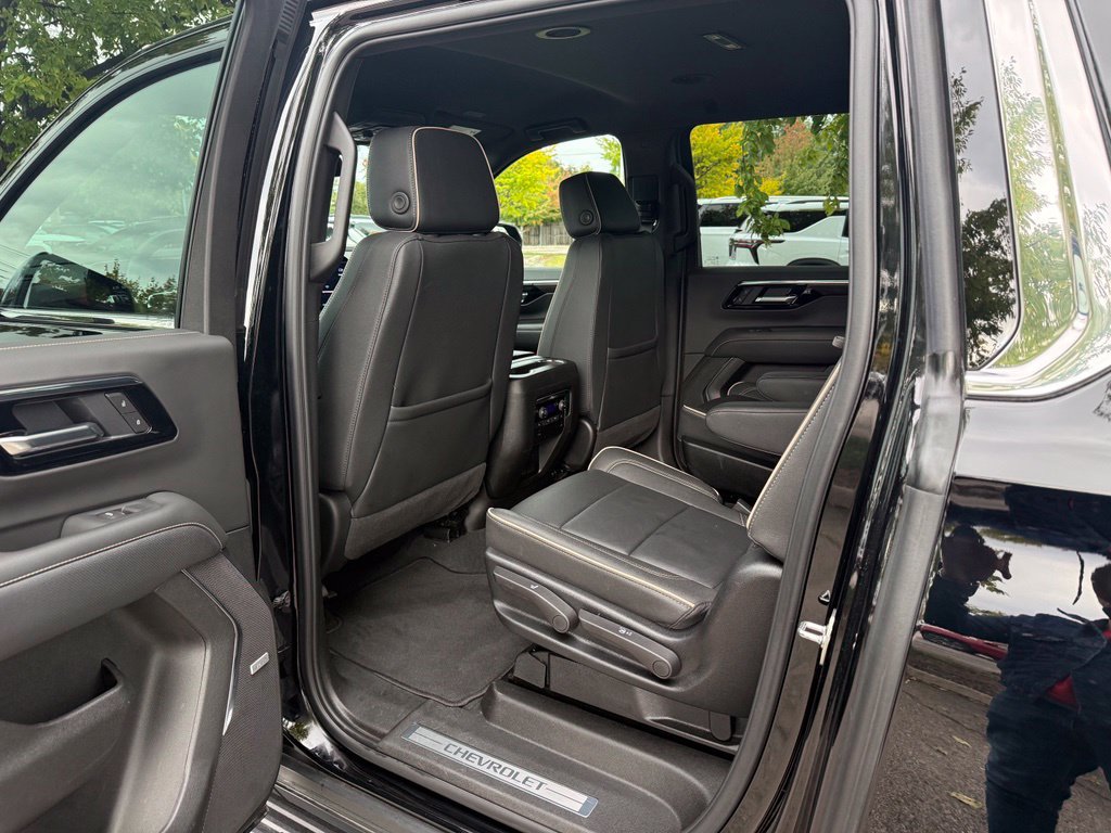 Used 2026 Chevrolet Suburban Premier AWD/4WD image 12