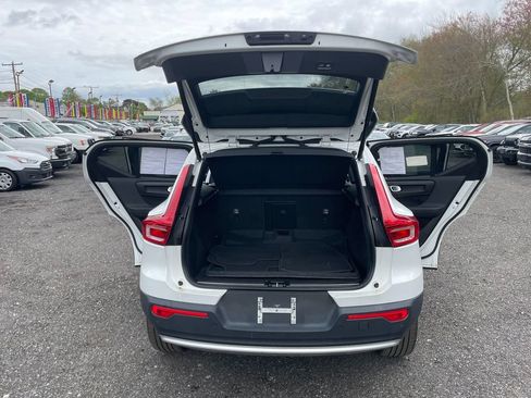 Used 2023 Volvo XC40 B5 Plus AWD/4WD image 28