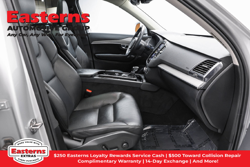 Used 2022 Volvo XC90 T5 Momentum AWD/4WD image 25