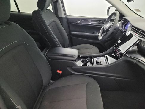 Used 2023 Jeep Grand Cherokee Laredo image 21