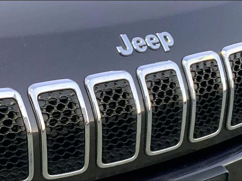 Used 2020 Jeep Cherokee Latitude Lux w/ Comfort/Convenience Group image 28