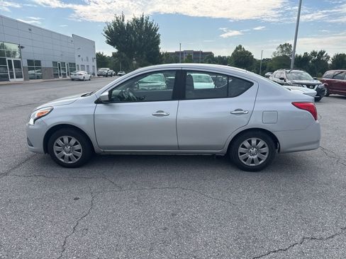 Used 2019 Nissan Versa SV FWD image 8