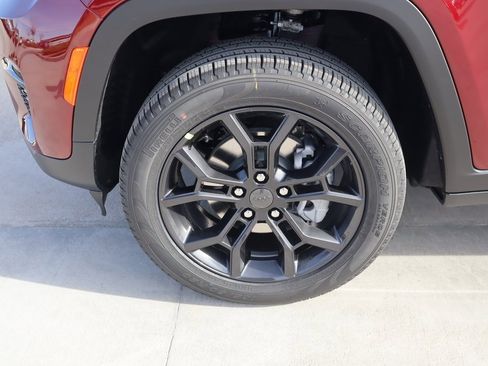 New 2025 Jeep Grand Cherokee Limited image 19