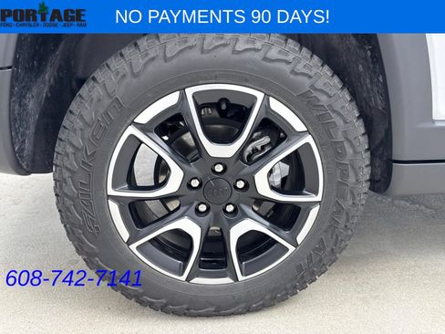 Used 2024 Jeep Compass Trailhawk w/ Trailhawk Elite Group AWD/4WD image 40