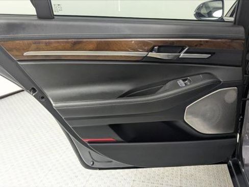 Used 2017 Genesis G90 3.3T Premium image 17