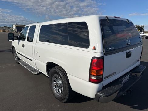 Used 2006 GMC Sierra 1500 SL w/ Light Duty Power Package image 2