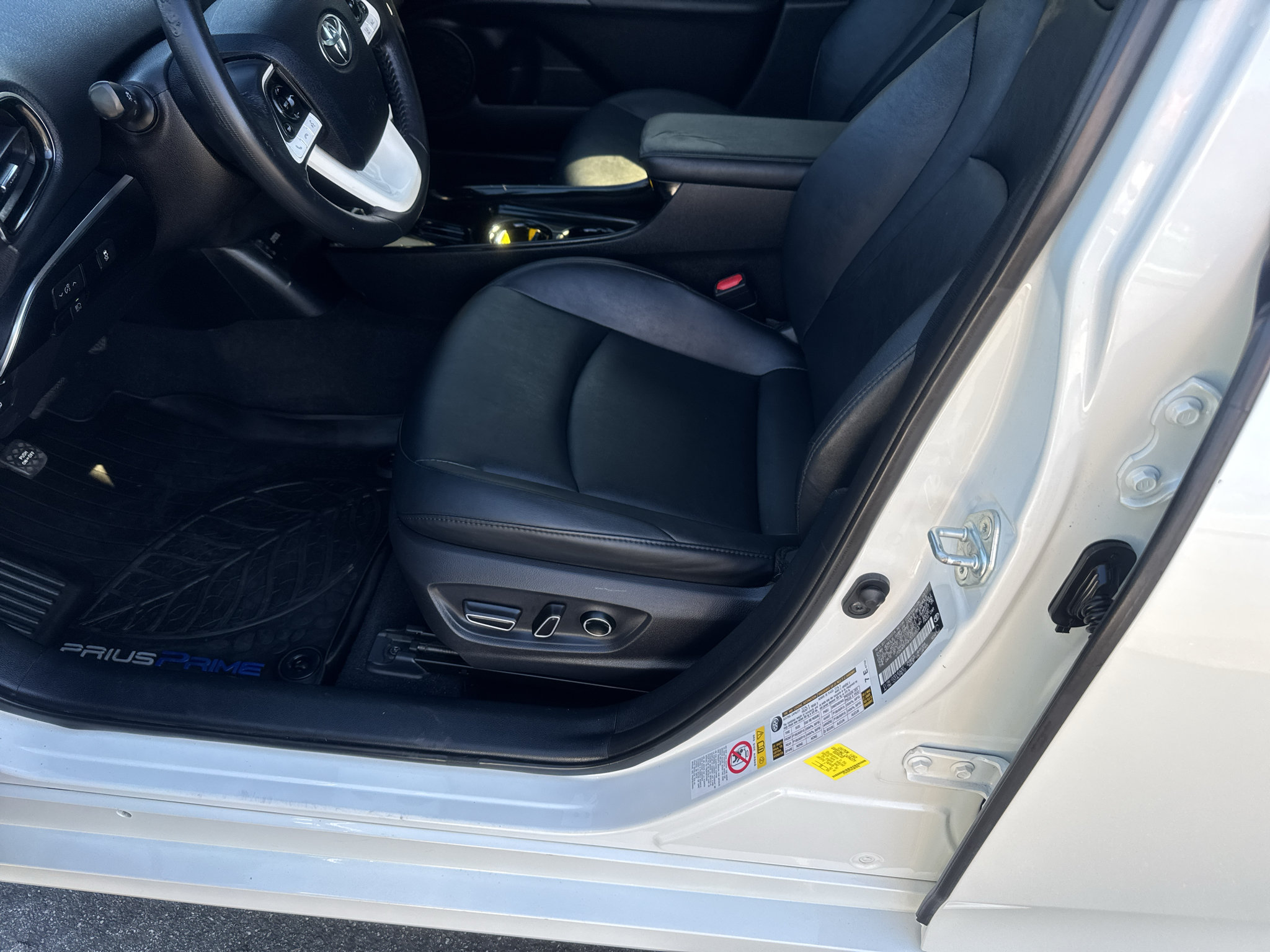 Used 2017 Toyota Prius Prime Premium FWD image 8