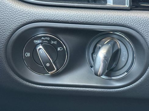 Used 2025 Porsche Macan image 23