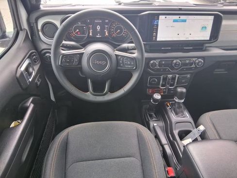 Used 2024 Jeep Gladiator Sport AWD/4WD image 8