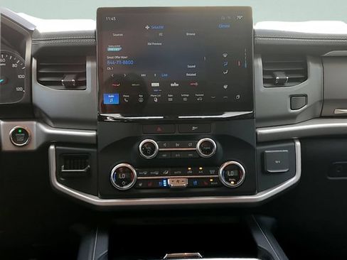 Used 2023 Ford Expedition XLT RWD image 13