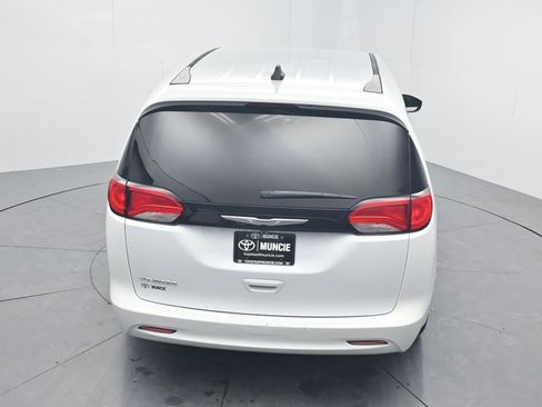 Used 2022 Chrysler Voyager LX image 60