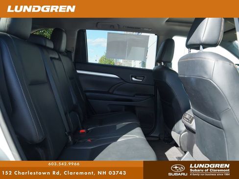 Used 2018 Toyota Highlander XLE w/ Carpet Mat Package (TMS) AWD/4WD image 28