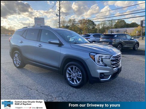 Used 2024 GMC Terrain SLT image 1