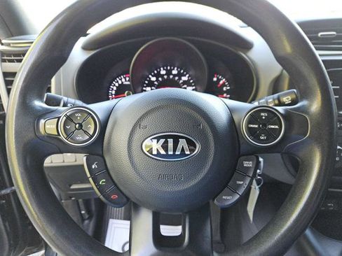 Used 2017 Kia Soul FWD image 14