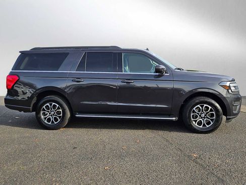 Used 2023 Ford Expedition Max XLT image 2