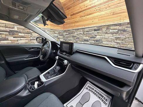 Used 2020 Toyota RAV4 XLE w/ Convenience Package image 13
