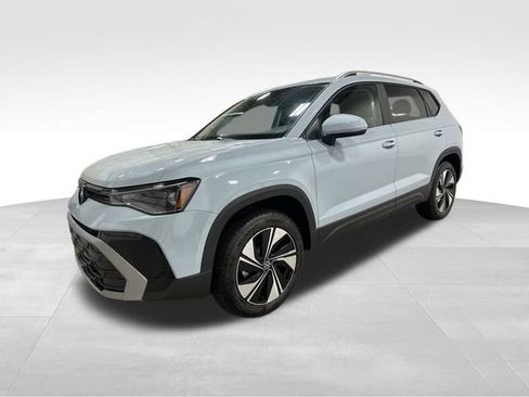 New 2026 Volkswagen Taos SE image 10