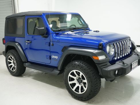 Used 2018 Jeep Wrangler Sport S image 3